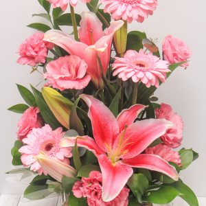 ARRANJO LIRIOS ROSA +GEBERA ROSA + LIZIANTUS ROSA